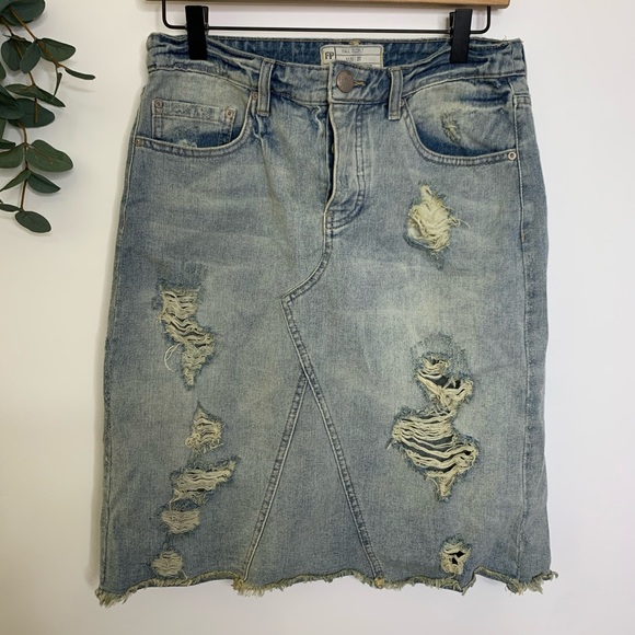 Free people knee length distressed denim skirt - Picture 2 of 9